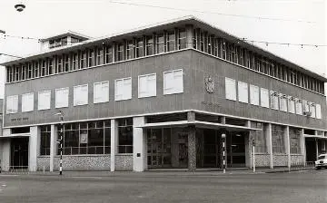 The rebuilt Post Office, built on the site of the former Post Office, on the corner of Queen Street and Lincoln Road. It was opened on the 30/10/62.: Photograph Image: The rebuilt Post Office, built on the site of the former Post Office, on the corner of Queen Street and Lincoln Road. It was opened on the 30/10/62.: Photograph