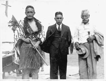 Image: Pei Te Hurinui Jones (left), Korokī (centre), and Te Kiri Katipa