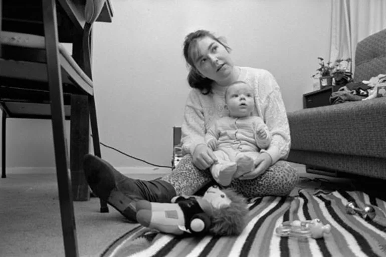 Image: Young mothers and benefits