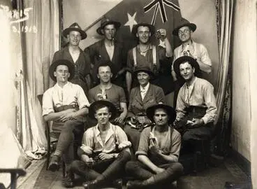 Image: Ettie Rout and New Zealand soldiers