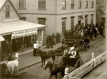 Image: Voting in New Plymouth, 1893