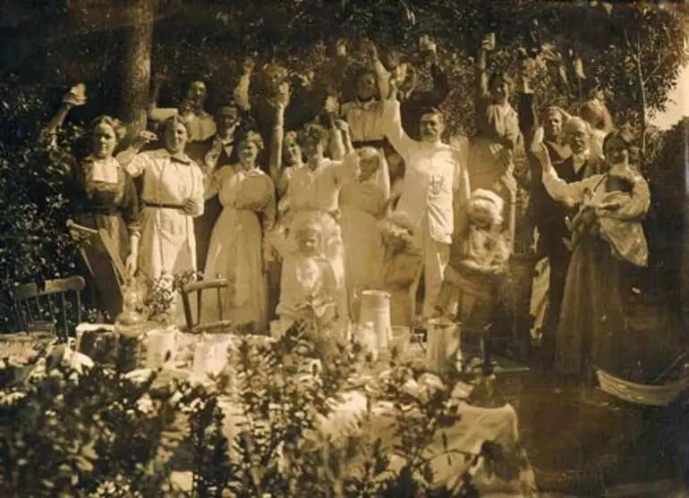Image: Lovell-Smith family, Christmas Day 1915