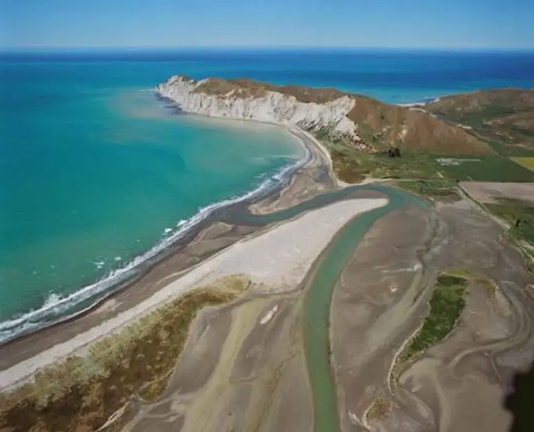 Image: Tūranganui-a-Kiwa, Te Kurī-a-Pāoa and the Waipāoa River