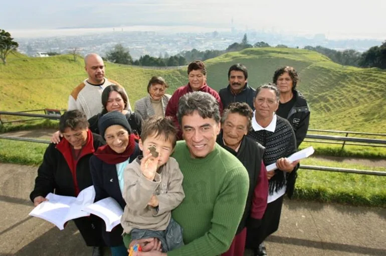 Image: Māori extended family, 2006