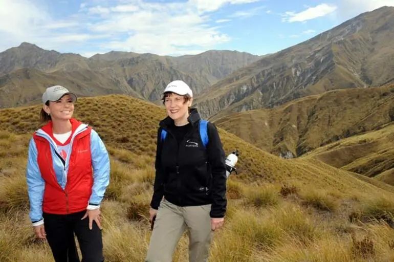 Image: Helen Clark and Shania Twain at Motatapu track