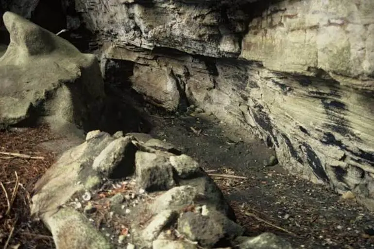 Image: Rock shelter, Port Pegasus/Pikihatiti