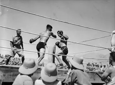 Image: Wartime boxing