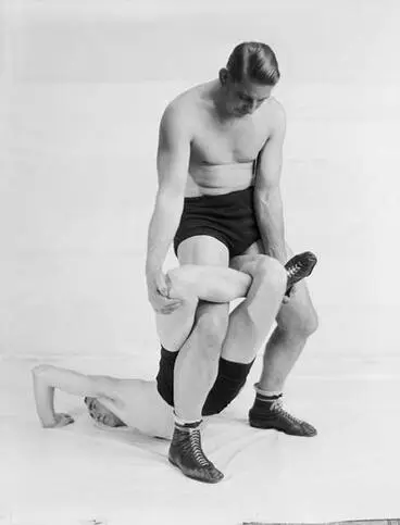 Lofty Blomfield and his famous octopus clamp, 1936 Image: Lofty Blomfield and his famous octopus clamp, 1936