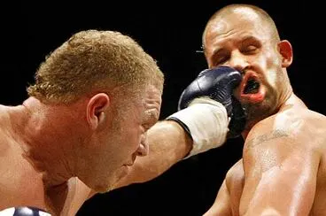 Image: Shane Cameron fighting Kevin Montiy, 2008