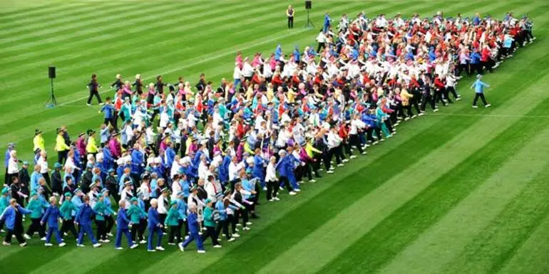 Image: Modern marching: leisure marchers