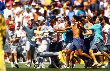 Image: Martin Crowe chased by fans