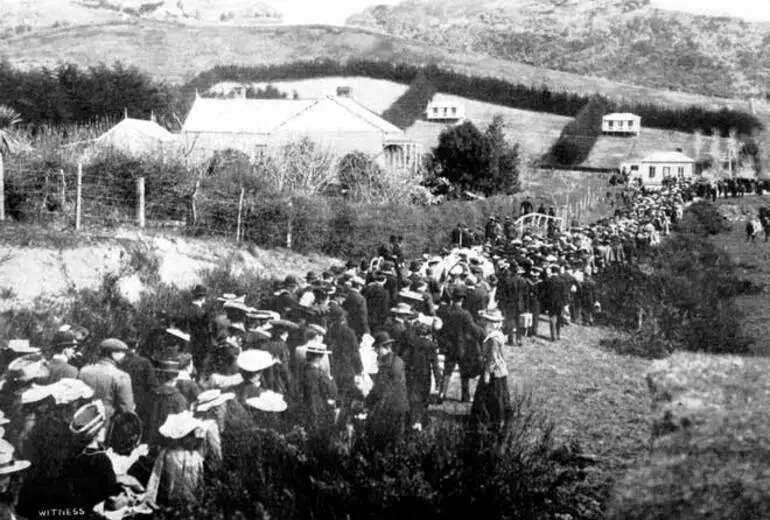 Image: Going to the Labour Day picnic, Evansdale, 1905