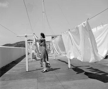 Image: Rooftop washing line, Wellington, 1943