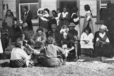 String games, Jerusalem, 1921 Image: String games, Jerusalem, 1921