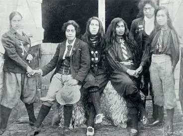 Image: Māori women dress reformers, 1906