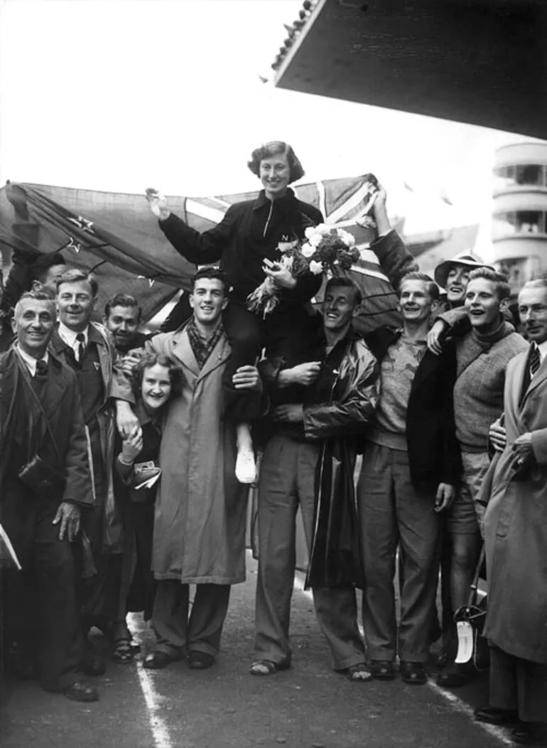 Image: Yvette Williams at Helsinki, 1952
