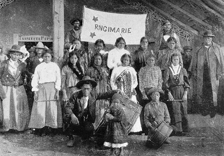 Image: Kīngitanga fife-and-drum band, Waahi,1902