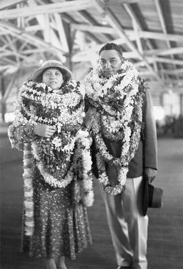 Image: Peter Buck and his wife leaving Hawaii