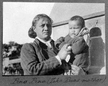Image: Pinepine Te Rika and child, 1916
