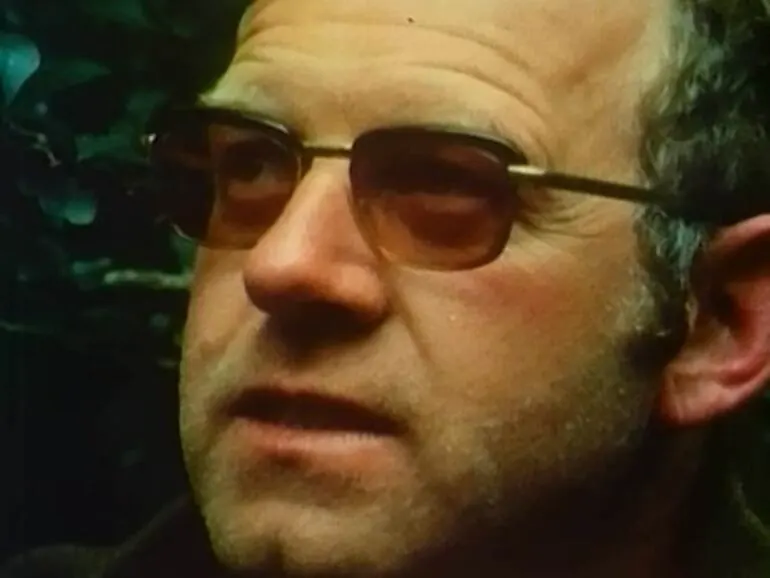 Image: Catching a Chatham Island black robin