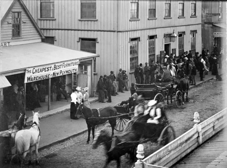 Image: Women go to the polls, 1893