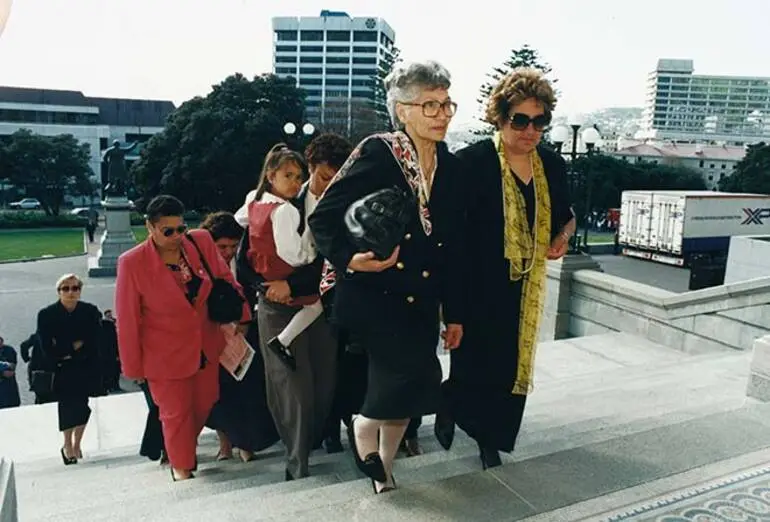 Image: Ngāi Tahu settlement, Parliament, 1996