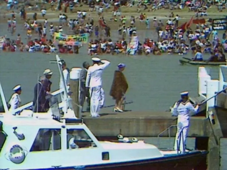 Image: Queen Elizabeth II at Waitangi, 1990