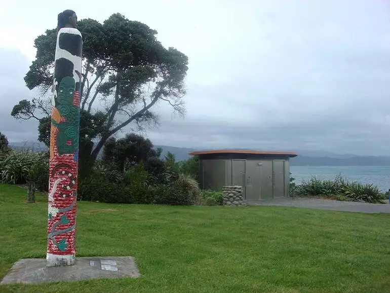 Image: Pou whenua, Petone