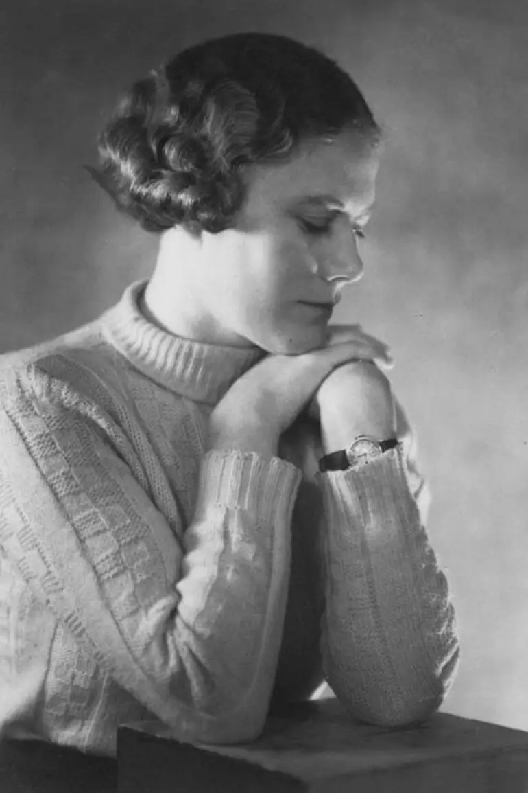 Image: Enga Washbourn, photographed by Eileen Deste, about 1936