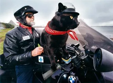 Image: Rastus the motorcycle-riding cat