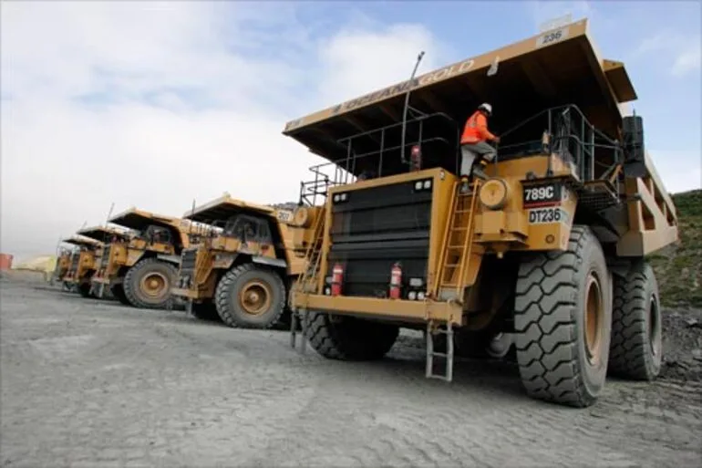 Image: Mining trucks