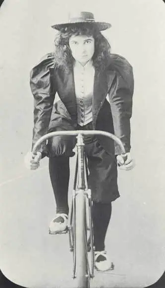 Image: Woman cyclist in knickerbockers