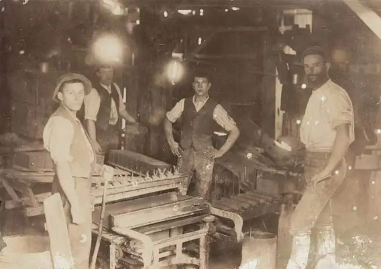 Image: Brick makers
