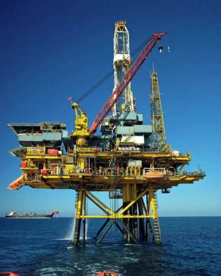 Image: Māui gas platform