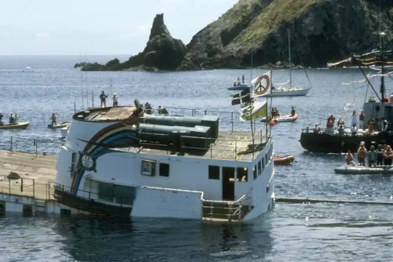 Image: Sinking the Rainbow Warrior