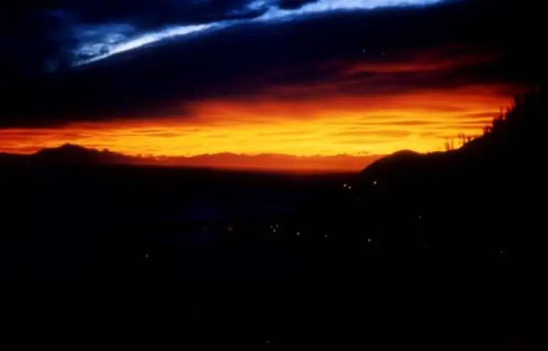 Image: Red sky at night