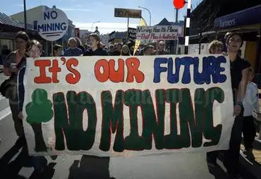 Image: Anti-mining protesters