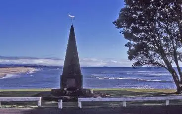 Image: Te Arawa monument, Maketū