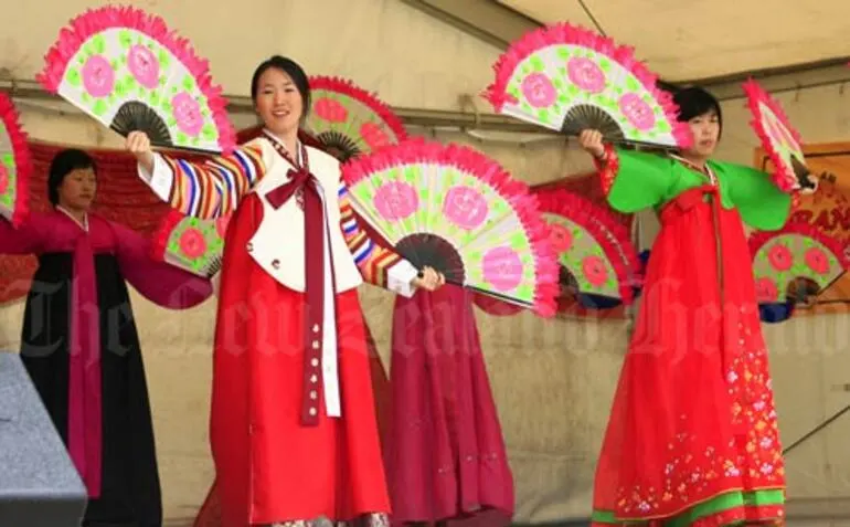 Image: Korean dancers