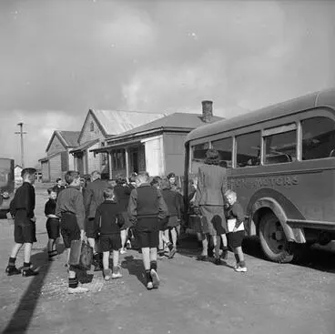 Image: School bus, 1940s