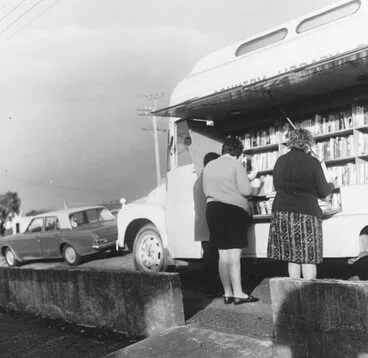 Image: Country Library Service van