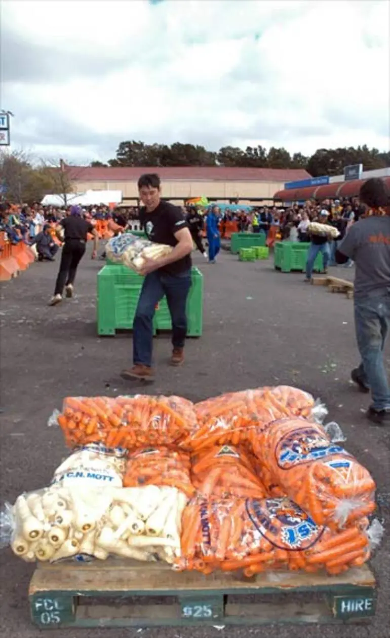 Image: Stack-and-wrap race, Ohakune Carrot Carnival