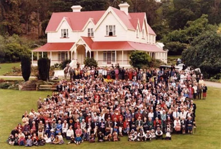 Image: The Waikākahi homestead and descendants of settlers