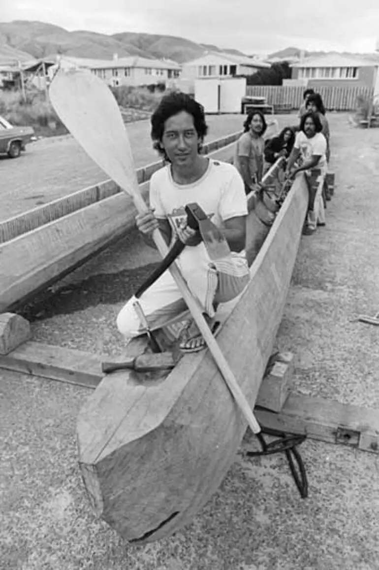 Image: Carving the Hawaiki-nui