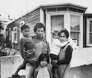 Image: Samoan family, 1980s