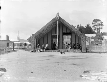 Image: Tamatekapua meeting house, Ōhinemutu, 1905