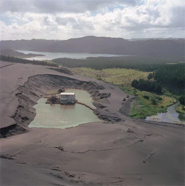 Mining ironsands, Taharoa Image: Mining ironsands, Taharoa