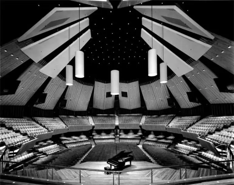 Image: Christchurch Town Hall: interior