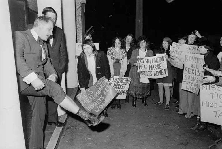 Image: Beauty contest opponents, 1979