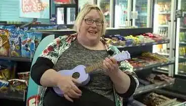 Image: Ukulele-wielding lady targets retail workers with songs of pure joy